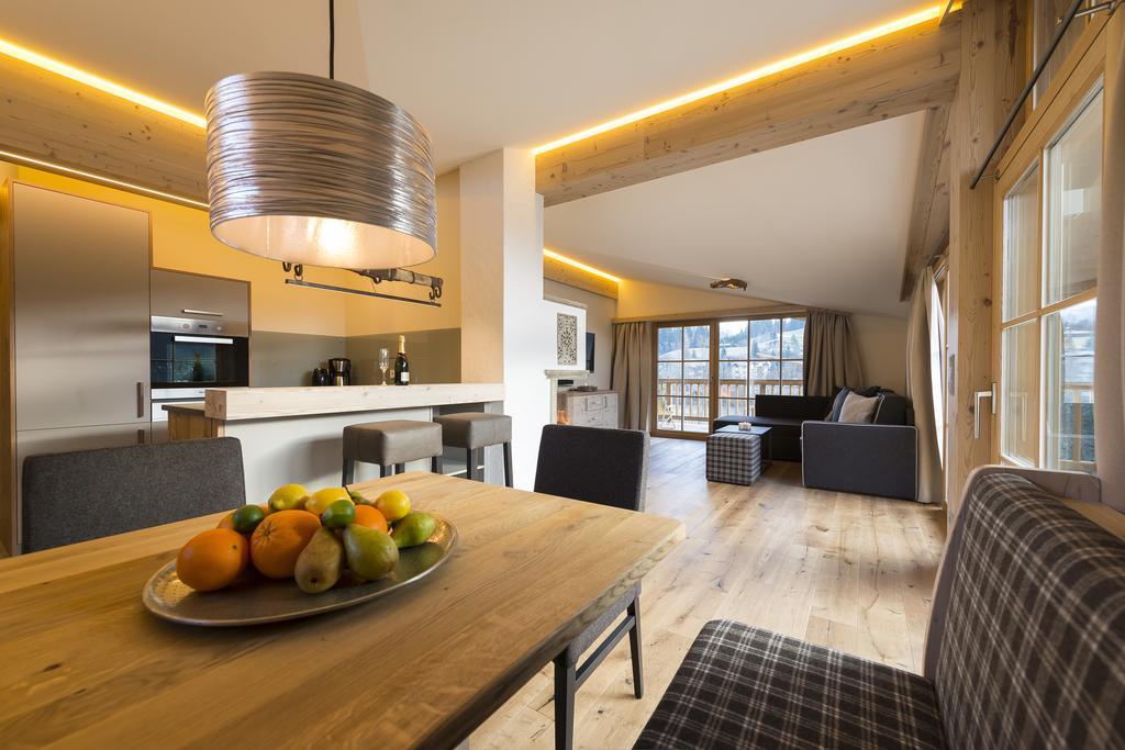 Alpen Chalet Dorfwies Kirchberg in Tirol Rom bilde