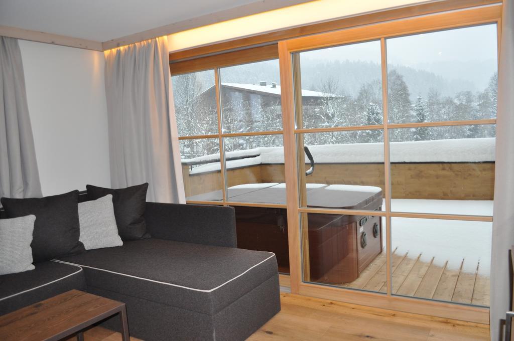 Alpen Chalet Dorfwies Kirchberg in Tirol Rom bilde