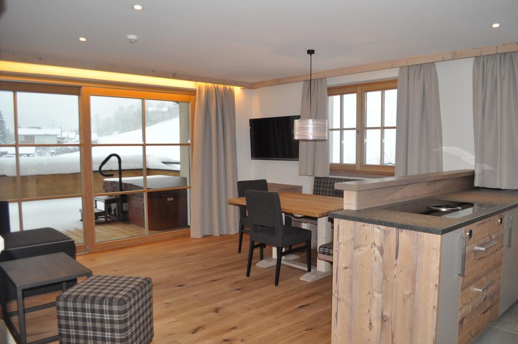 Alpen Chalet Dorfwies Kirchberg in Tirol Rom bilde